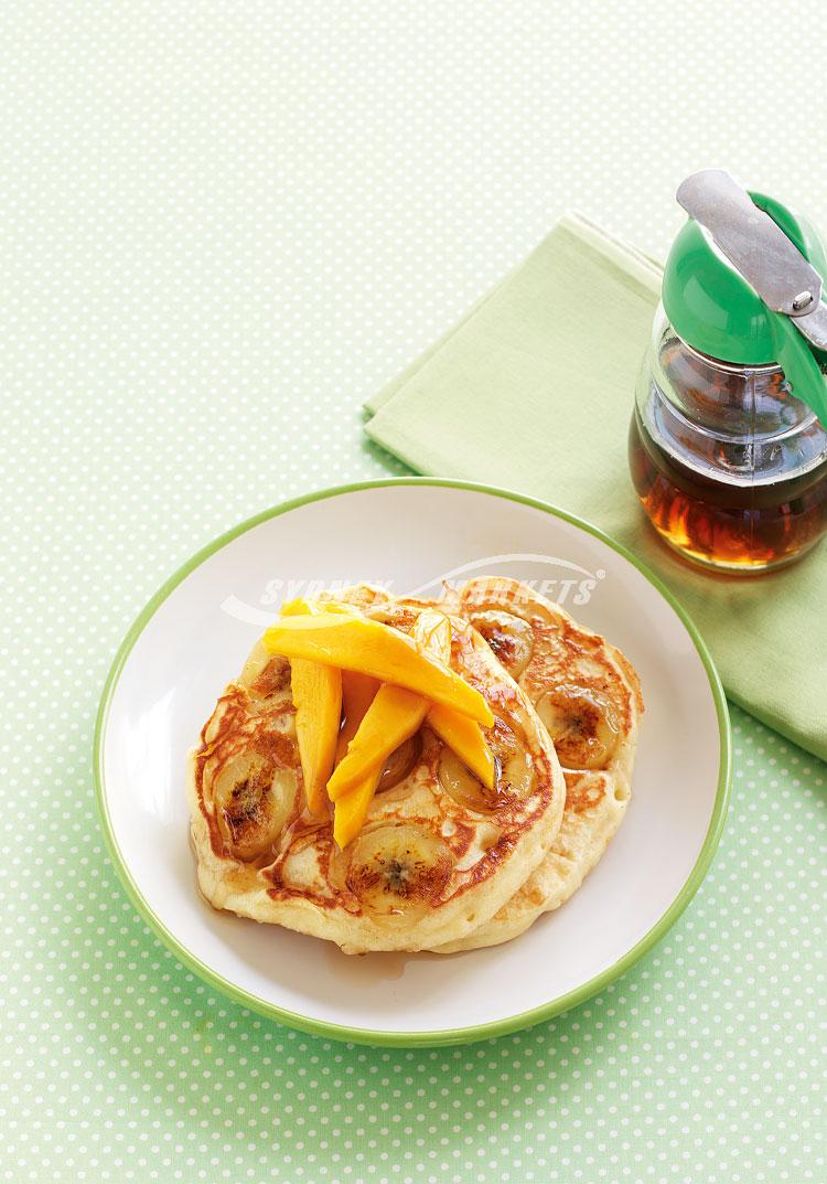Banana pancakes with mango